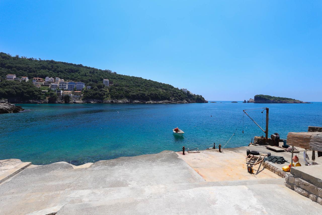 El Mar Apartments بار المظهر الخارجي الصورة