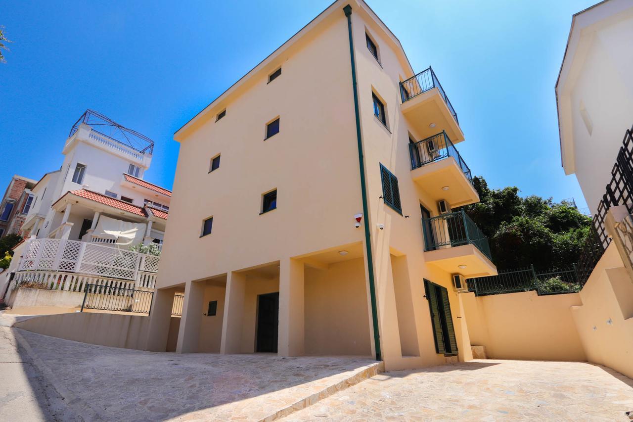 El Mar Apartments بار المظهر الخارجي الصورة