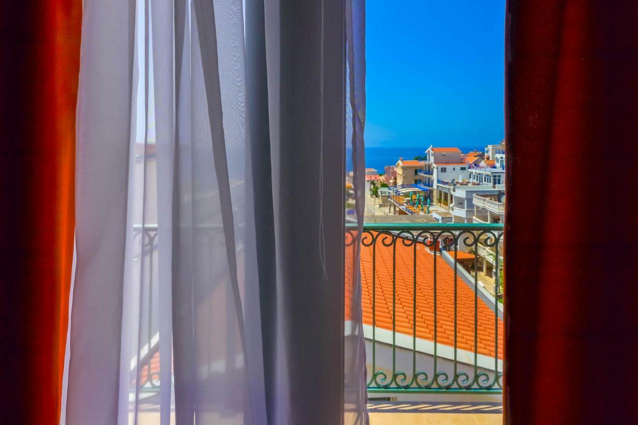 El Mar Apartments بار المظهر الخارجي الصورة